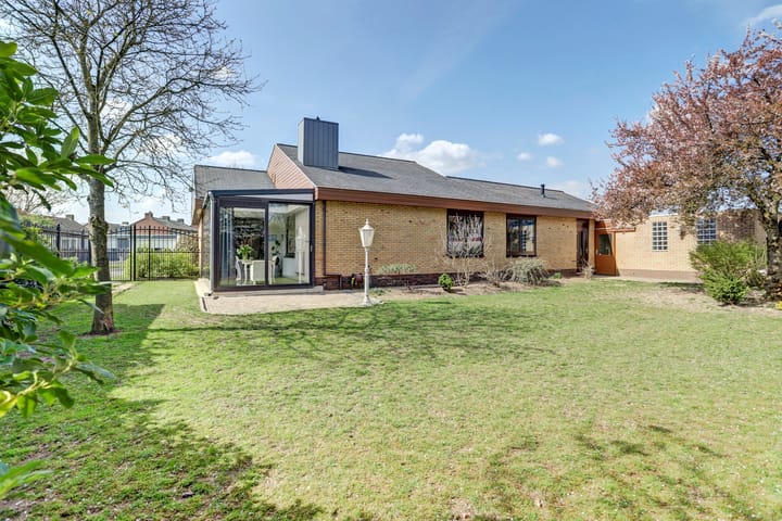 Photo 33 of John Kennedy-laan 9