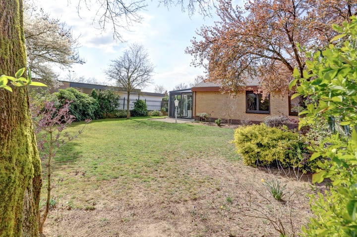 Photo 35 of John Kennedy-laan 9