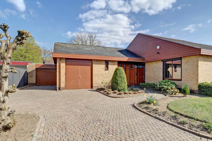 Photo 37 of John Kennedy-laan 9