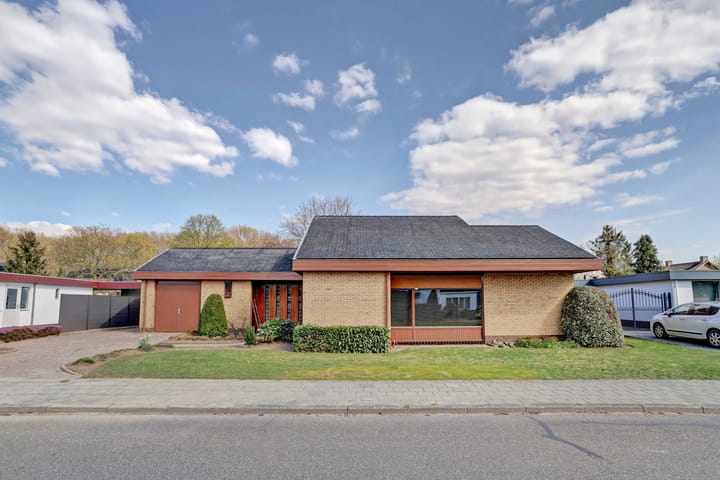 Photo 38 of John Kennedy-laan 9