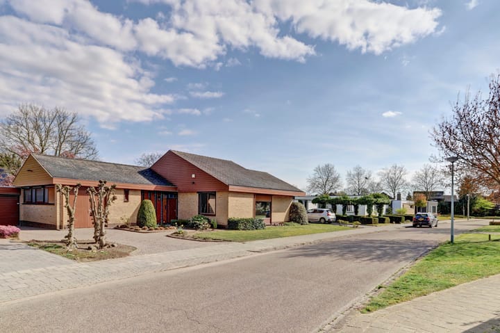 Photo 39 of John Kennedy-laan 9