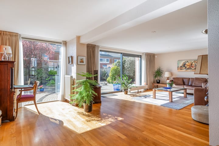 Foto 2 van Albert Schweitzerlaan 1