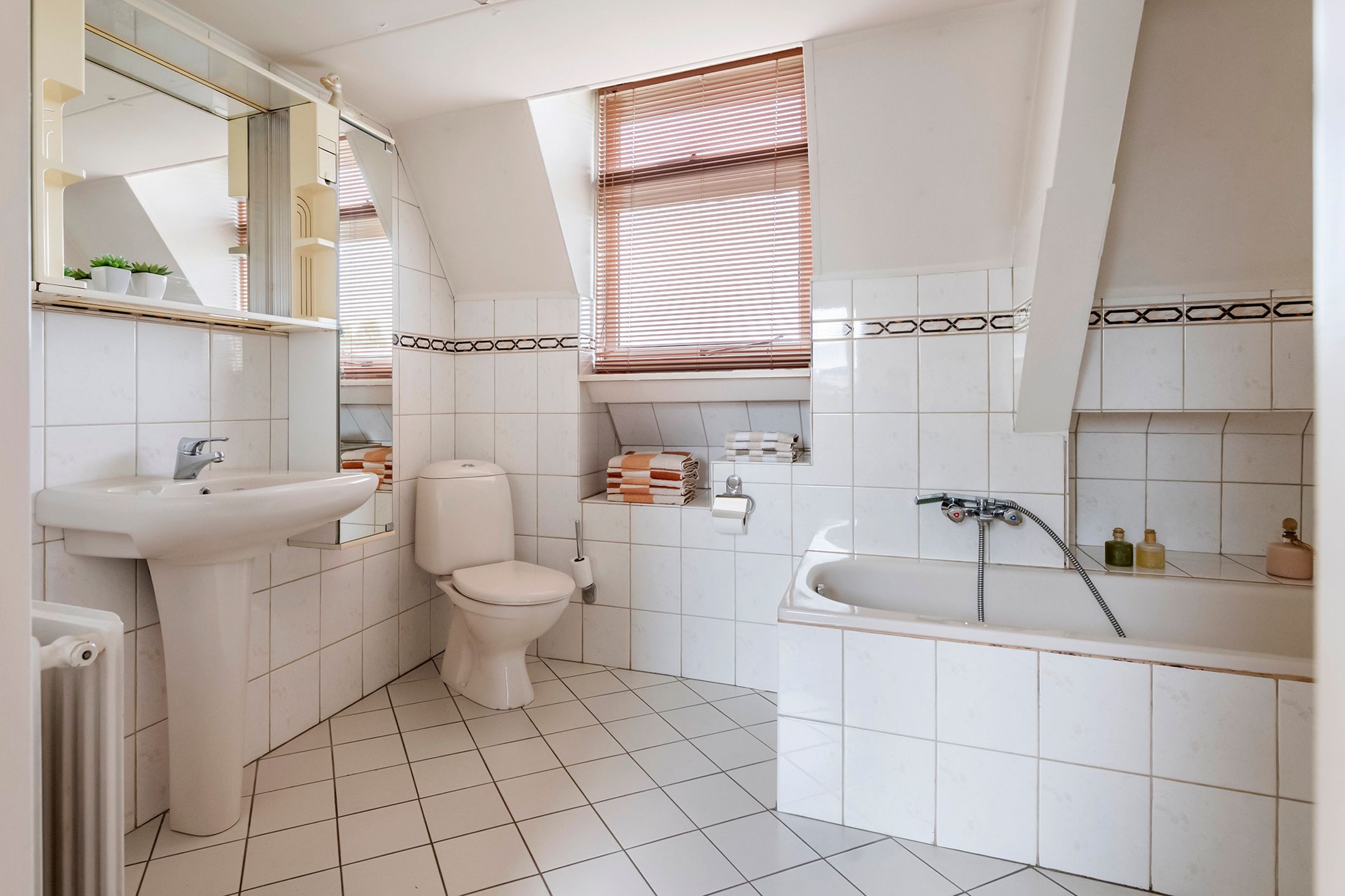 Photo 36 of Middenstraat 12