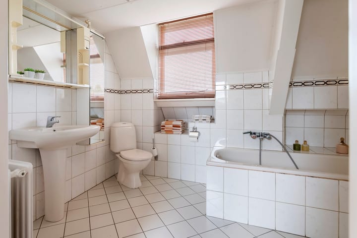 Foto 36 van Middenstraat 12