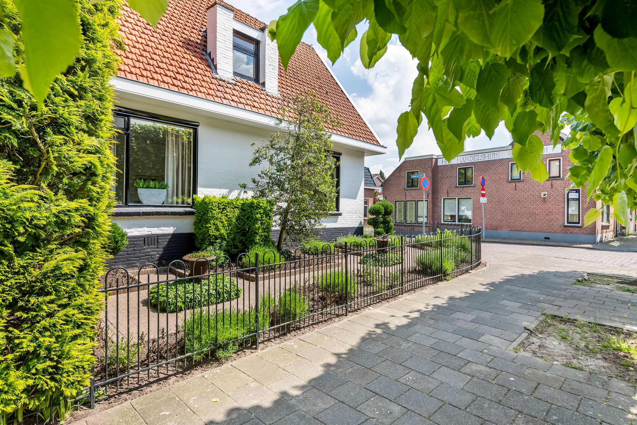 Photo 39 of Middenstraat 12