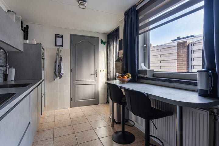 Foto 15 van De Riemerstraat 4