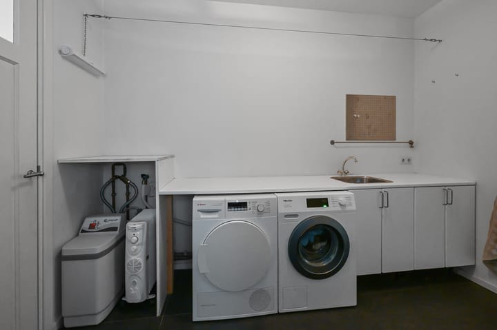 Photo 28 of Oosteinde 34