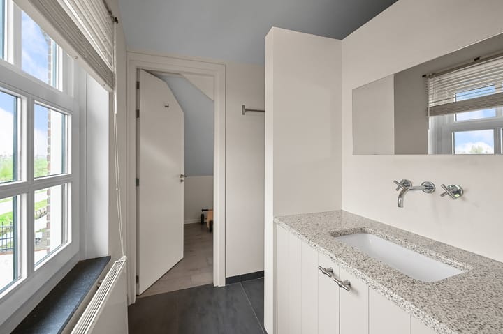 Photo 40 of Oosteinde 34