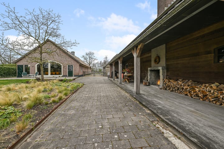 Photo 45 of Oosteinde 34