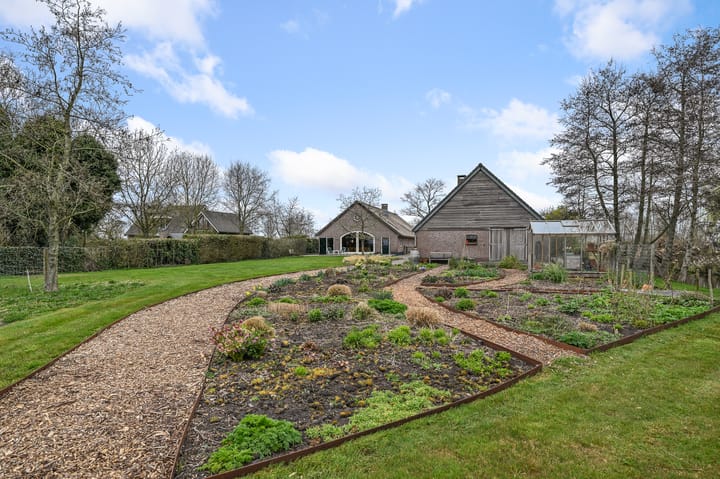 Photo 46 of Oosteinde 34