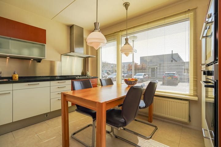 Photo 19 of Oe Thantstraat 29