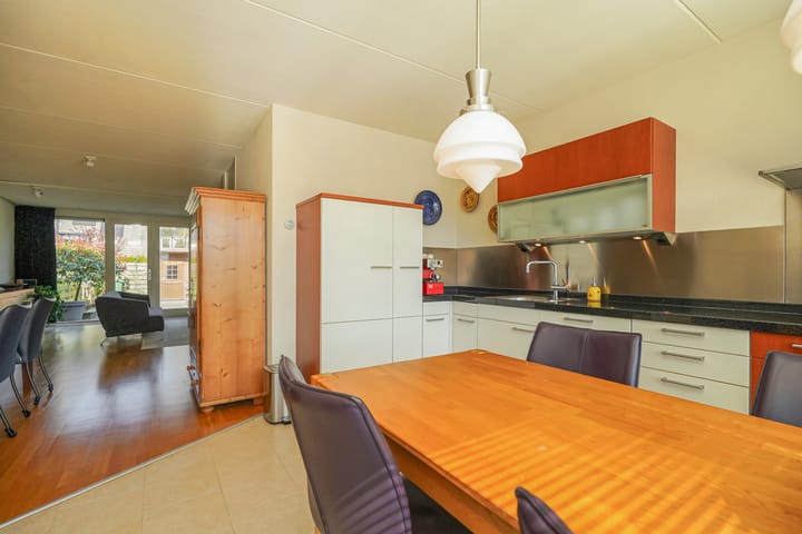 Photo 21 of Oe Thantstraat 29