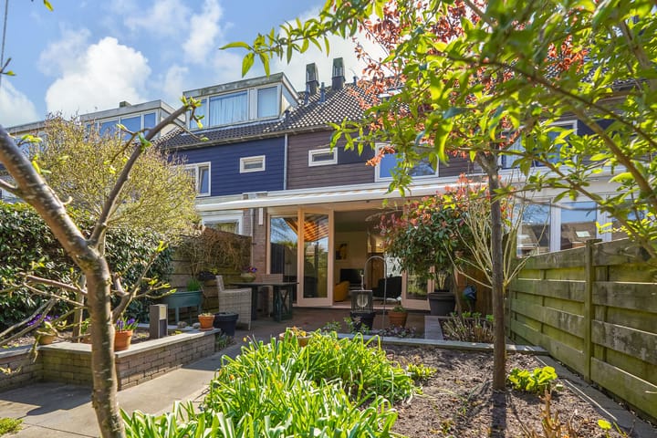 Photo 38 of Oe Thantstraat 29