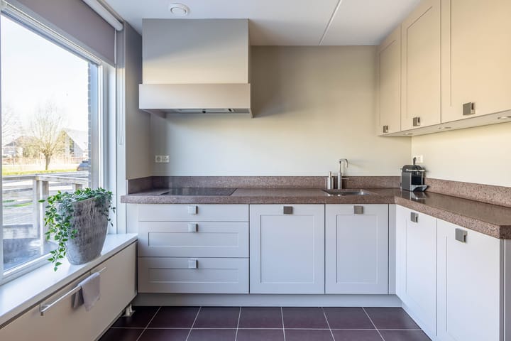 Photo 4 of Vrouwenmantel 105