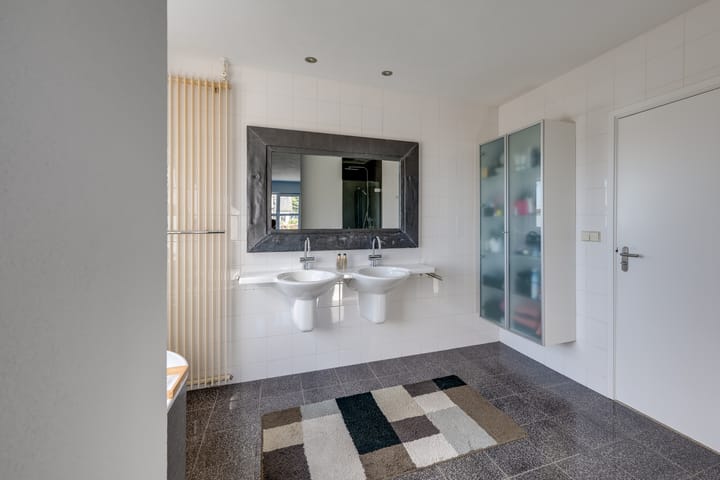 Foto 21 van Hoevenseweg 45