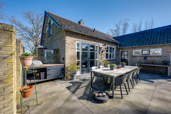 Foto 30 van Hoevenseweg 45