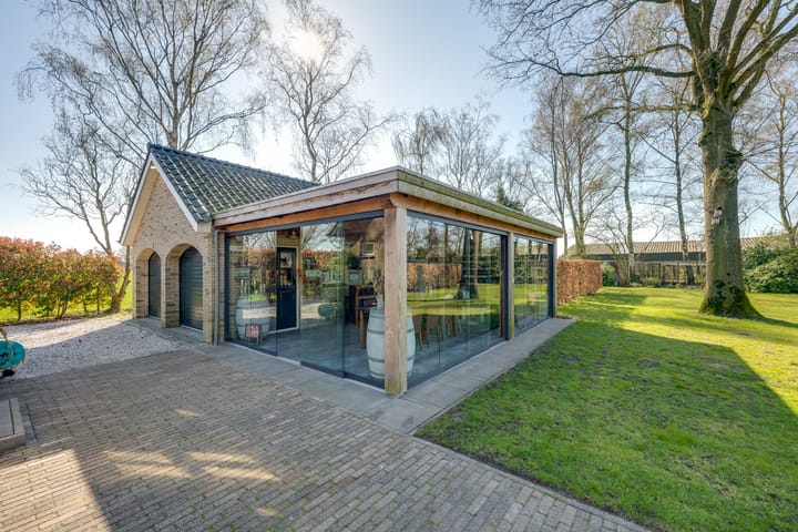 Foto 33 van Hoevenseweg 45