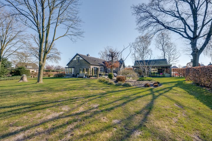 Foto 38 van Hoevenseweg 45