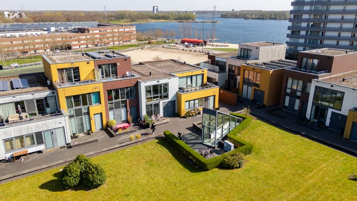 Foto 1 van Citadel 76