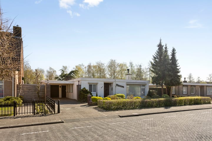 Foto 1 van Ds. Louwe Kooymanslaan 3