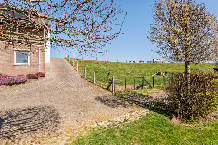 Foto 69 van Waalbandijk 77