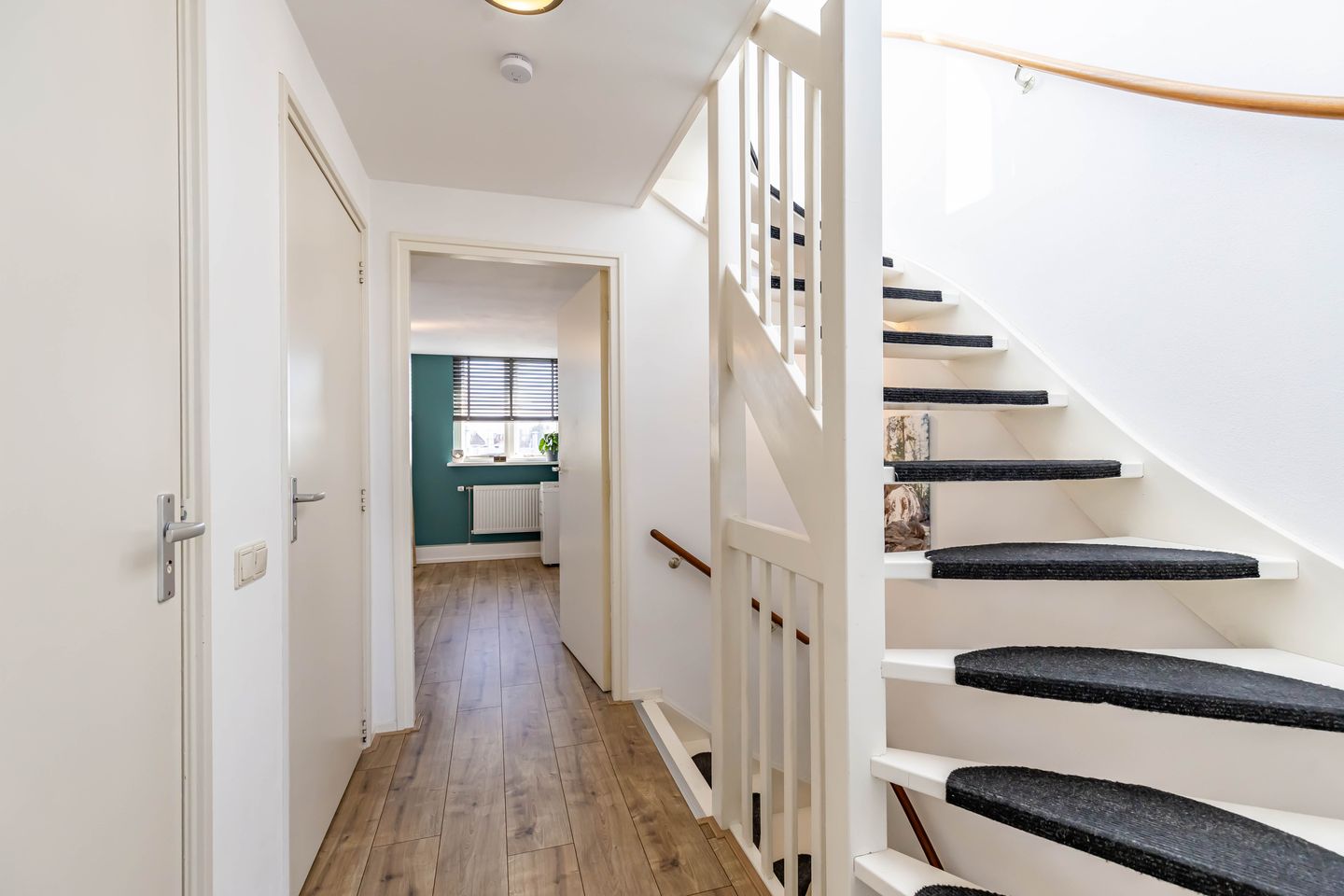 Foto 20 van Helper Weststraat 16-A