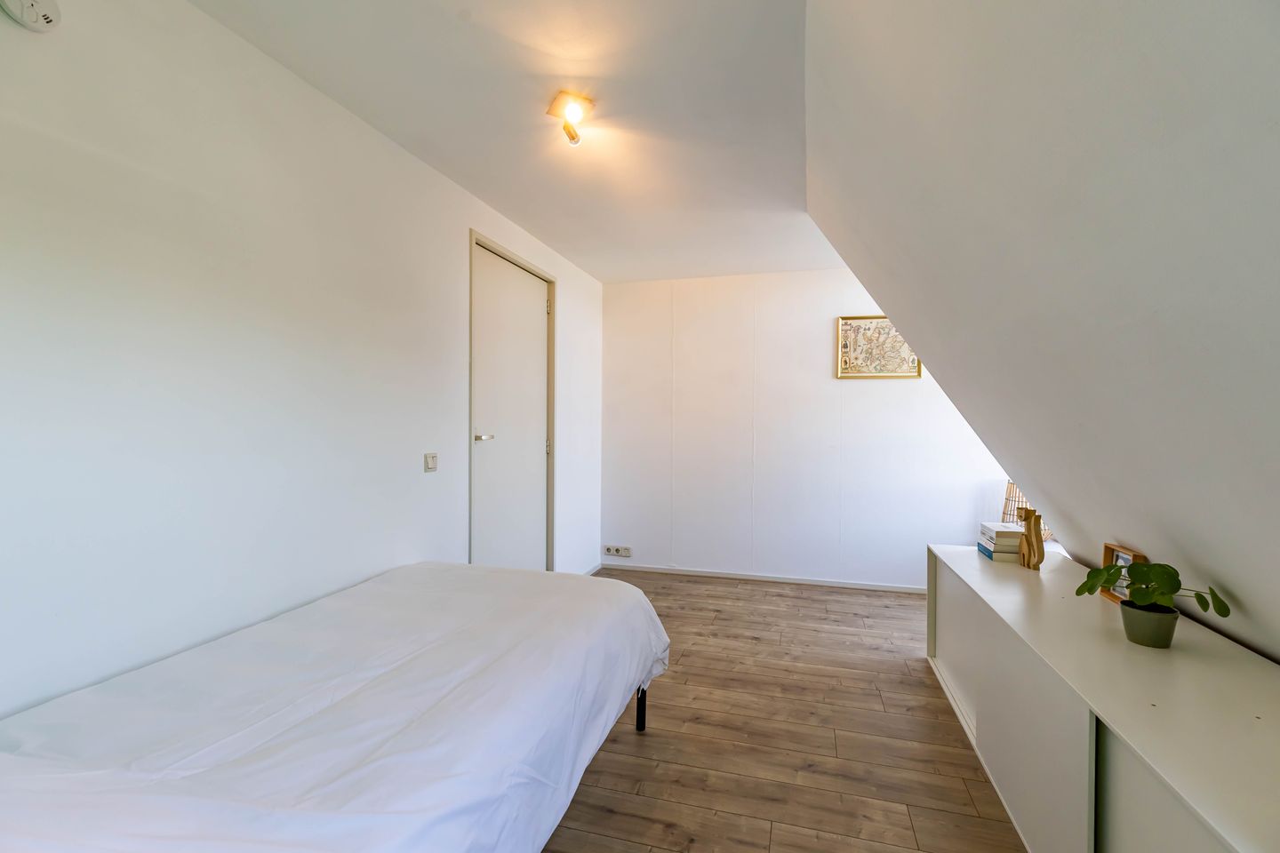 Foto 25 van Helper Weststraat 16-A