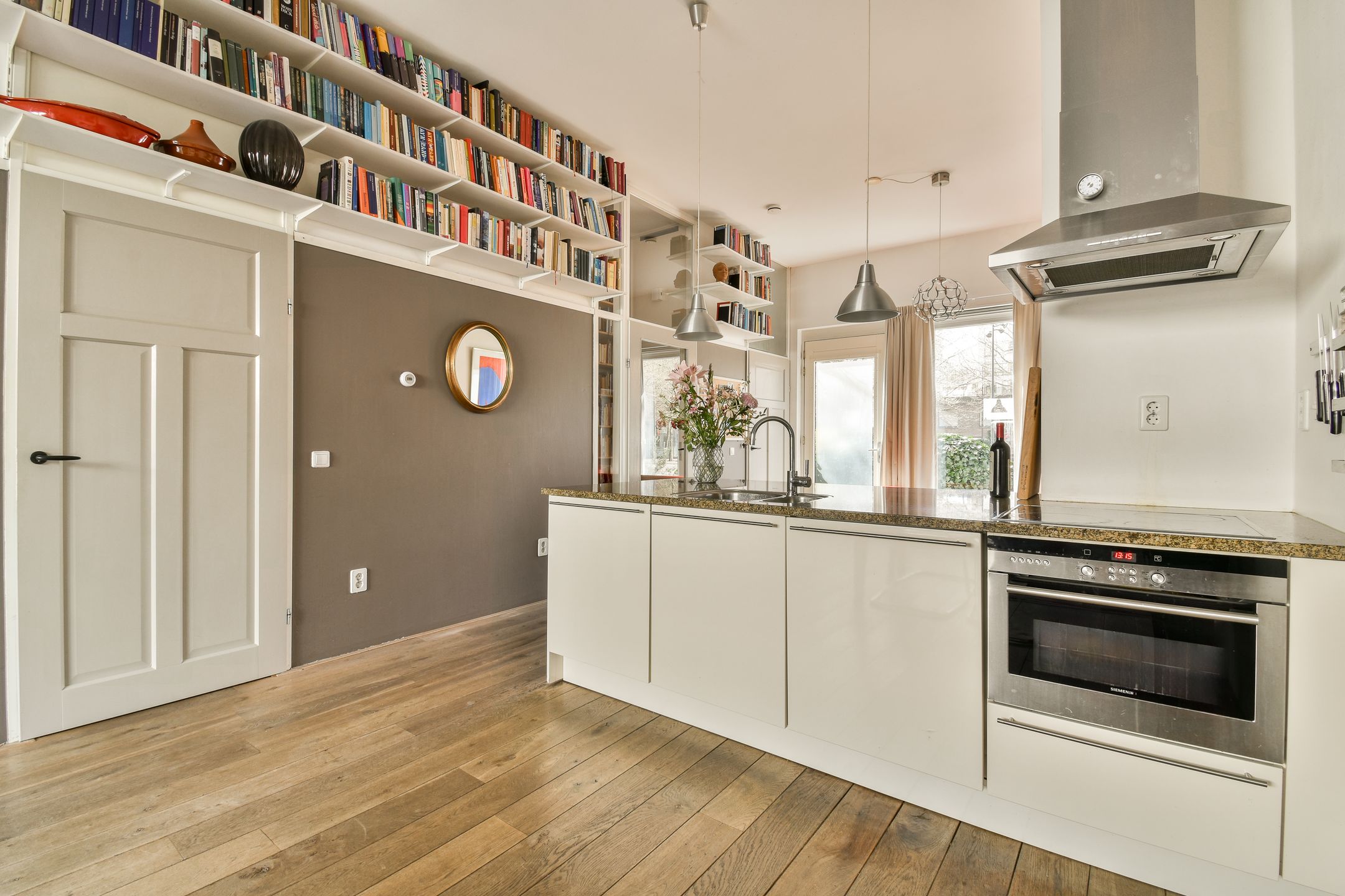 Foto 9 van Joris Ivensplein 11