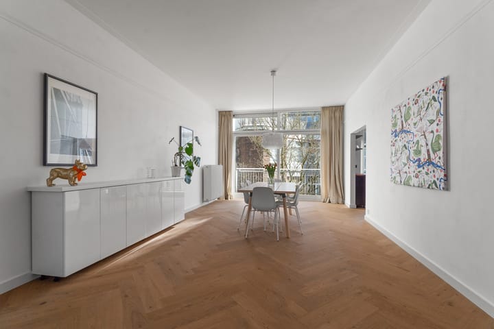 Photo 9 of Koninginneweg 143-3