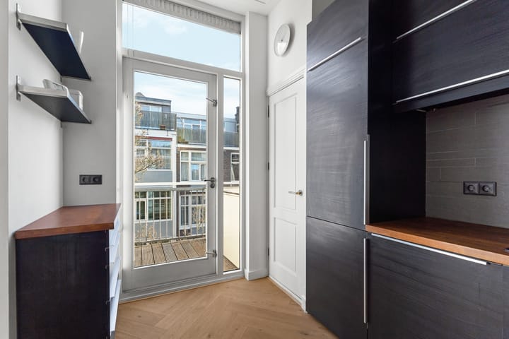 Photo 13 of Koninginneweg 143-3