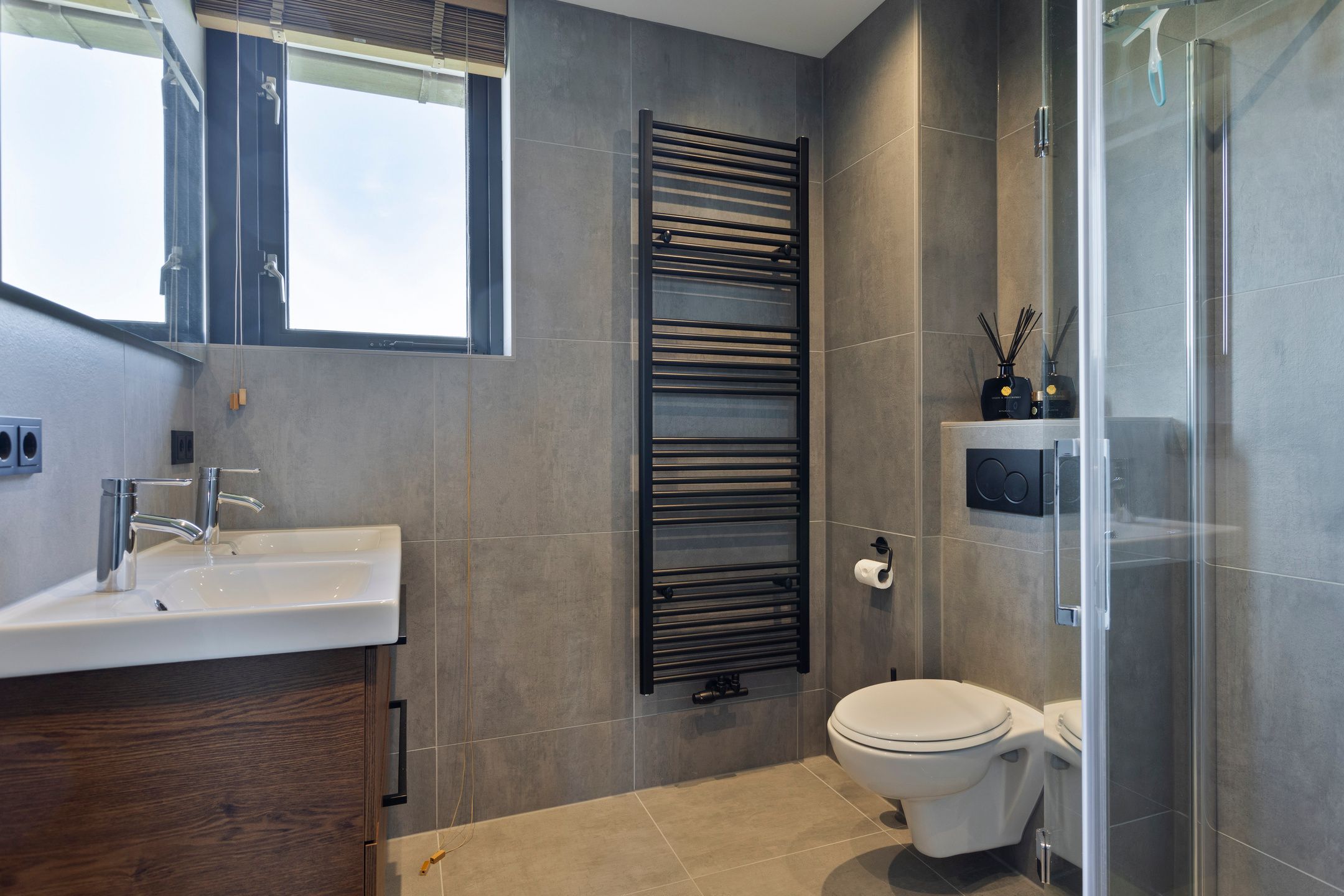 Photo 21 of Ceram 105