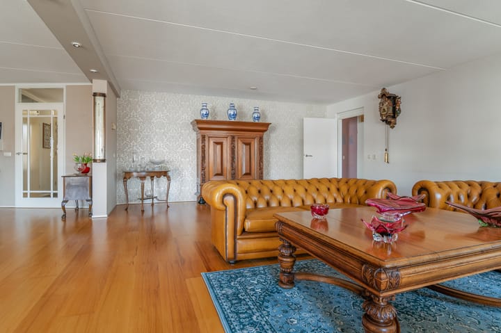 Foto 21 van K R Poststraat 2-102