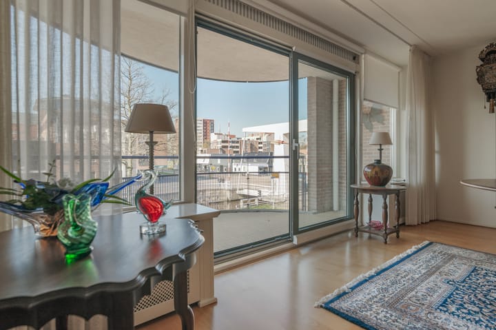 Foto 26 van K R Poststraat 2-102