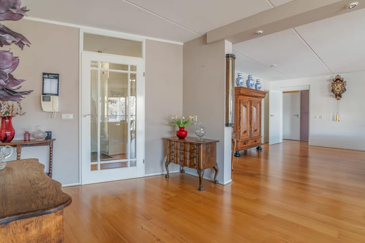 Foto 32 van K R Poststraat 2-102