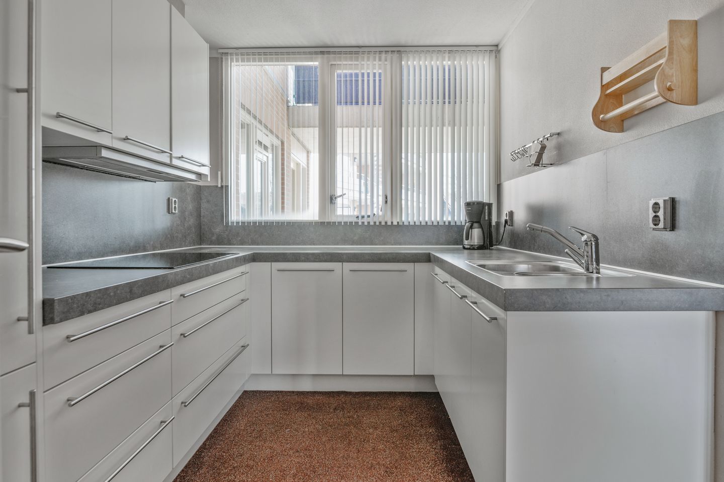 Foto 34 van K R Poststraat 2-102