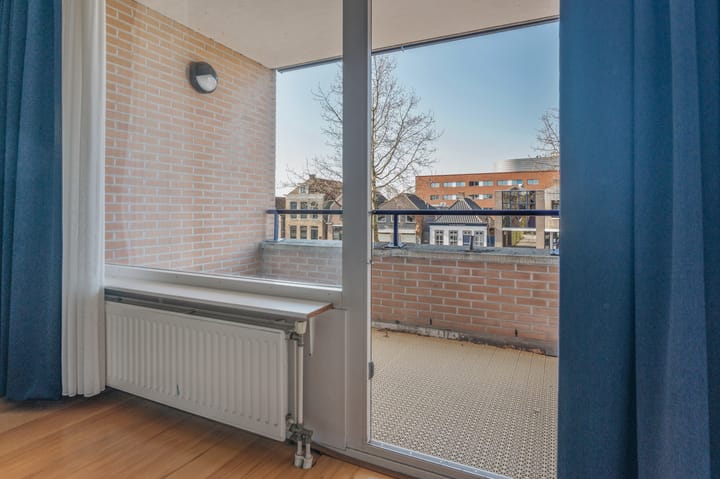 Foto 41 van K R Poststraat 2-102