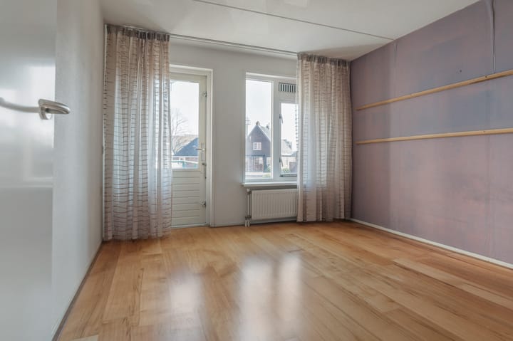 Foto 42 van K R Poststraat 2-102