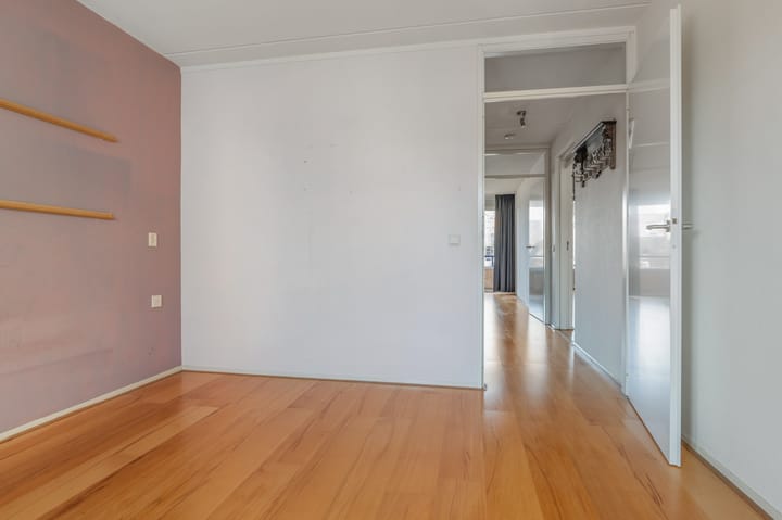 Foto 43 van K R Poststraat 2-102