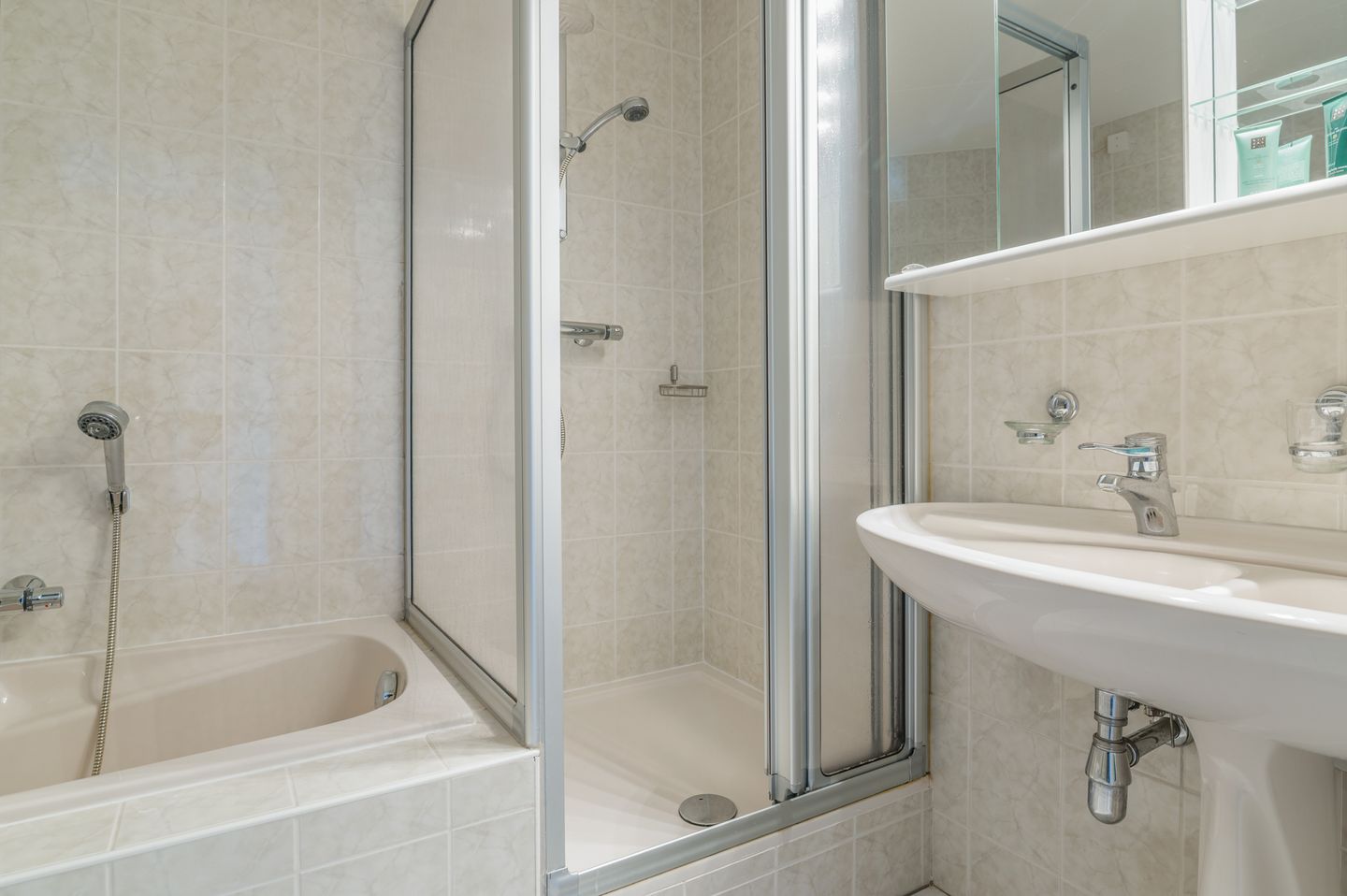 Foto 44 van K R Poststraat 2-102