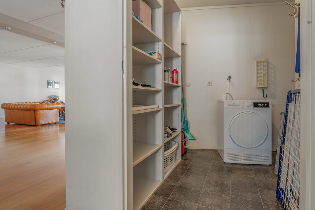 Foto 47 van K R Poststraat 2-102