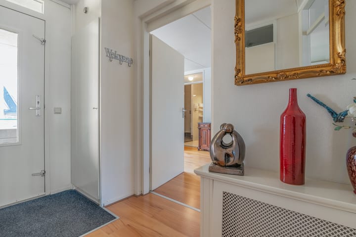 Foto 48 van K R Poststraat 2-102