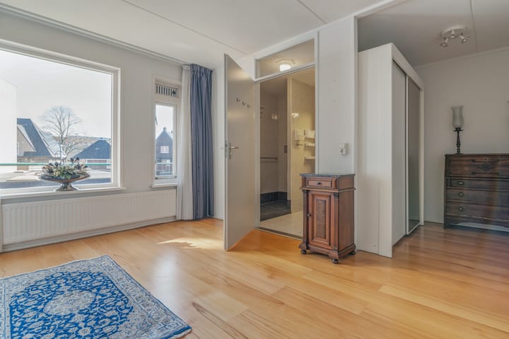 Foto 51 van K R Poststraat 2-102