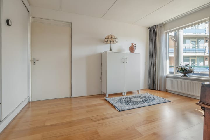 Foto 53 van K R Poststraat 2-102