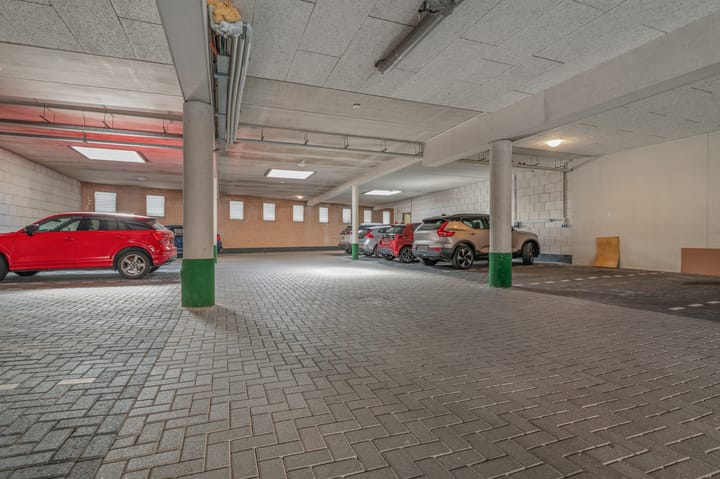 Foto 61 van K R Poststraat 2-102