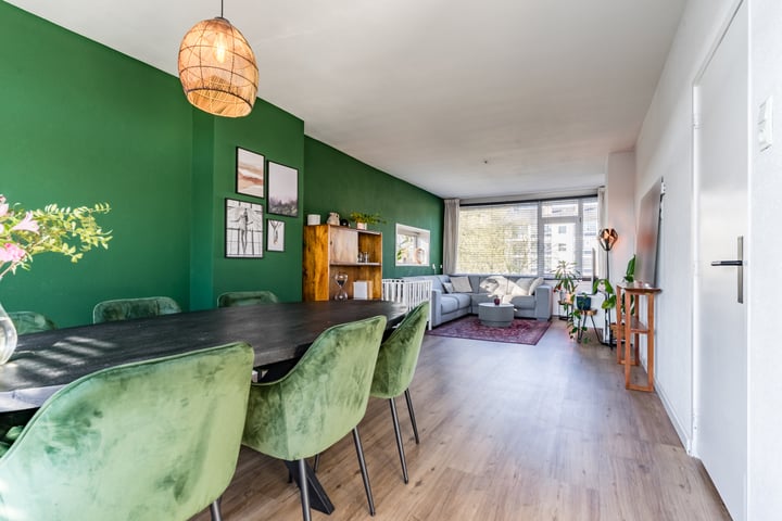 Photo 2 of Simon van Leeuwenstraat 26
