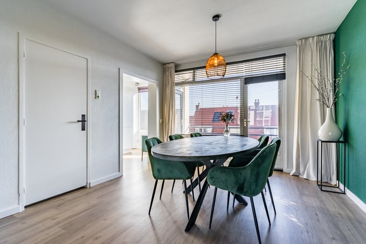 Photo 3 of Simon van Leeuwenstraat 26