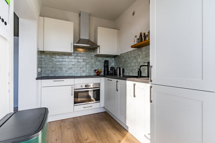 Photo 4 of Simon van Leeuwenstraat 26