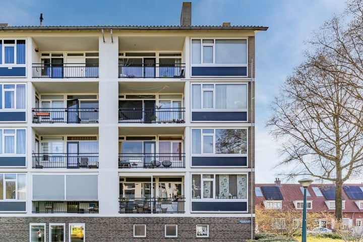 Photo 6 of Simon van Leeuwenstraat 26