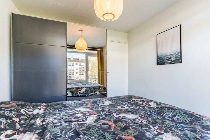 Photo 22 of Simon van Leeuwenstraat 26