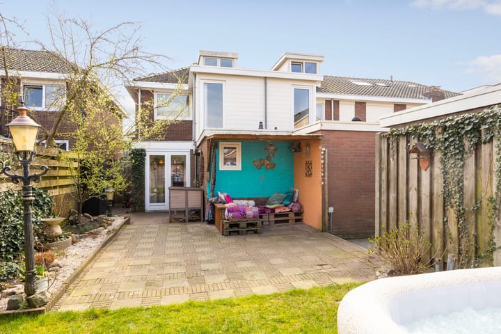 Foto 4 van Van Heutzplein 22